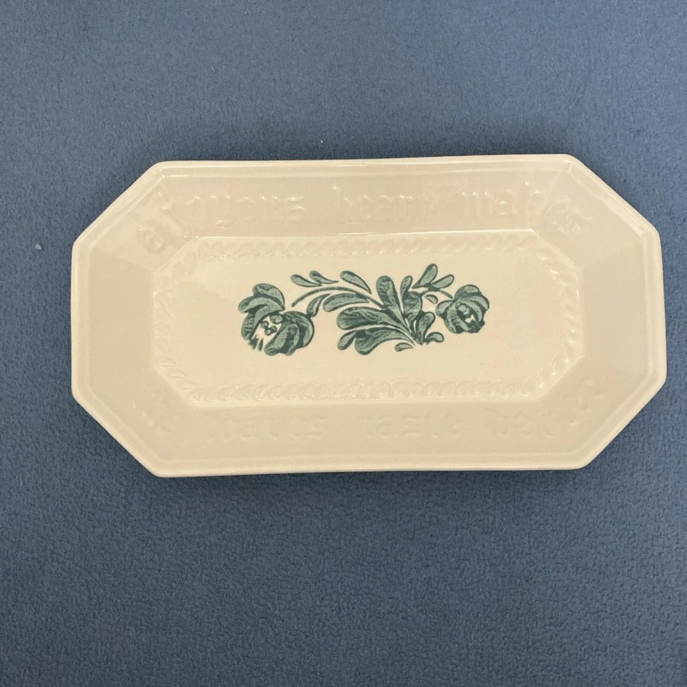 Pfaltzgraff Yorktowne Bread Tray 
